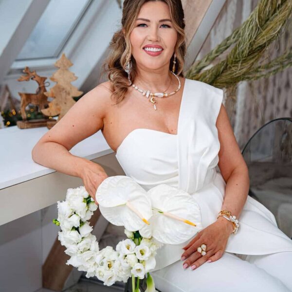 Асиметричний білий весільний букет SCULPTED BRIDAL ICON