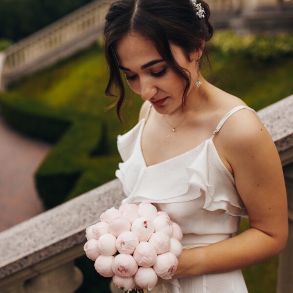 Весільний букет з півонієподібних троянд Peony Pink