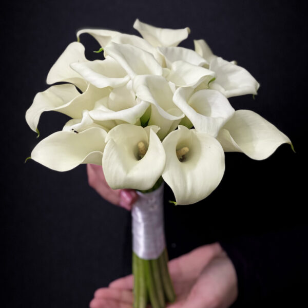 Білий весільний букет із кал CALLA PURE FORM