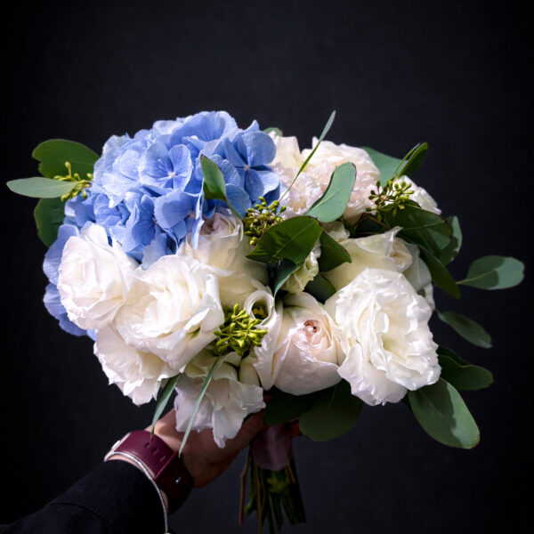 Білий весільний букет з блакитною гортензією BRIDAL BLUE HARMONY